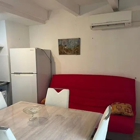 2 Pieces Climatise, 4e Etage, Terrasse, A Pied Des Commerces Et - Fr-1-749-38 דירה אגדה