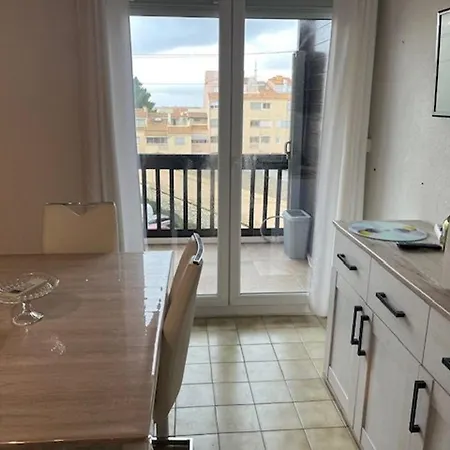 2 Pieces Climatise, 4e Etage, Terrasse, A Pied Des Commerces Et - Fr-1-749-38 Агд